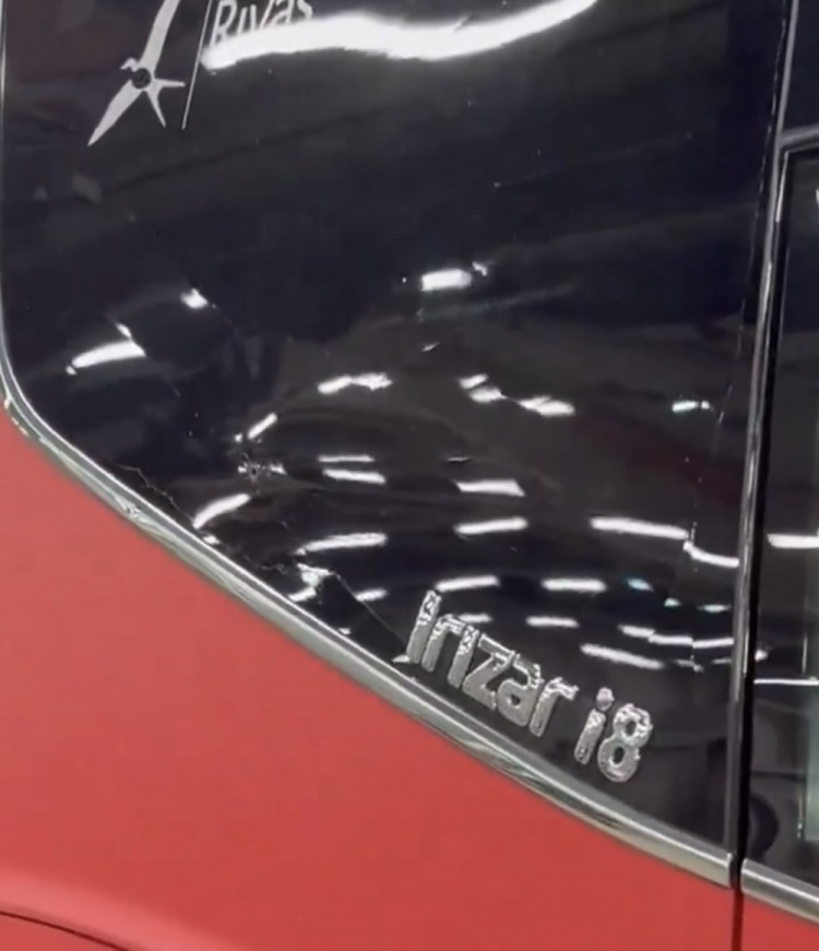 HuaTiHui-科贝：马竞大巴遭巴萨极端球迷投掷物品袭击，导致车窗破裂